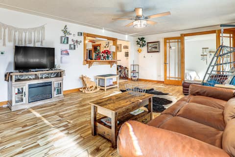 8 Mi to Scotts Bluff Nat'l Monument: Family Home