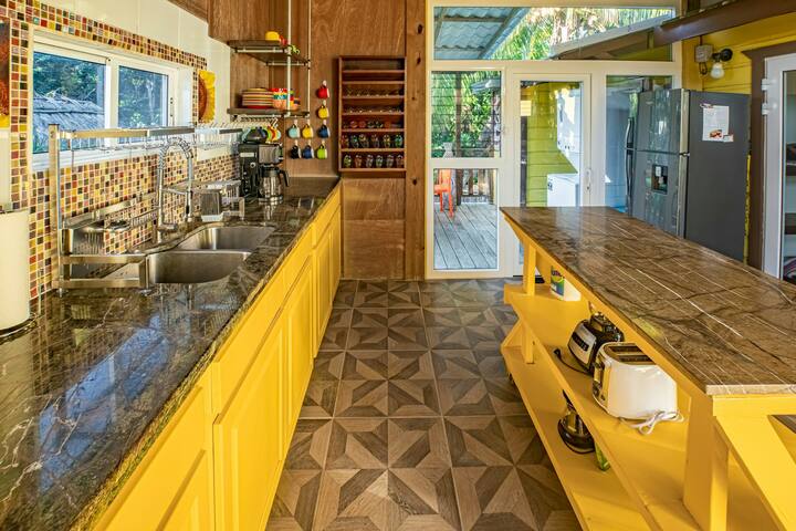 3 BR home with pool, deck & tropical garden gallery image 4