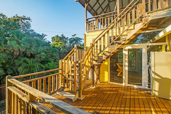 3 BR home with pool, deck & tropical garden