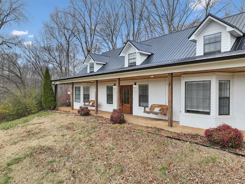 Fox Haven Retreat-Modern Cabin- Acres of priv land