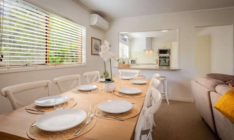Highfield on High | Super Stylish with Spa Pool