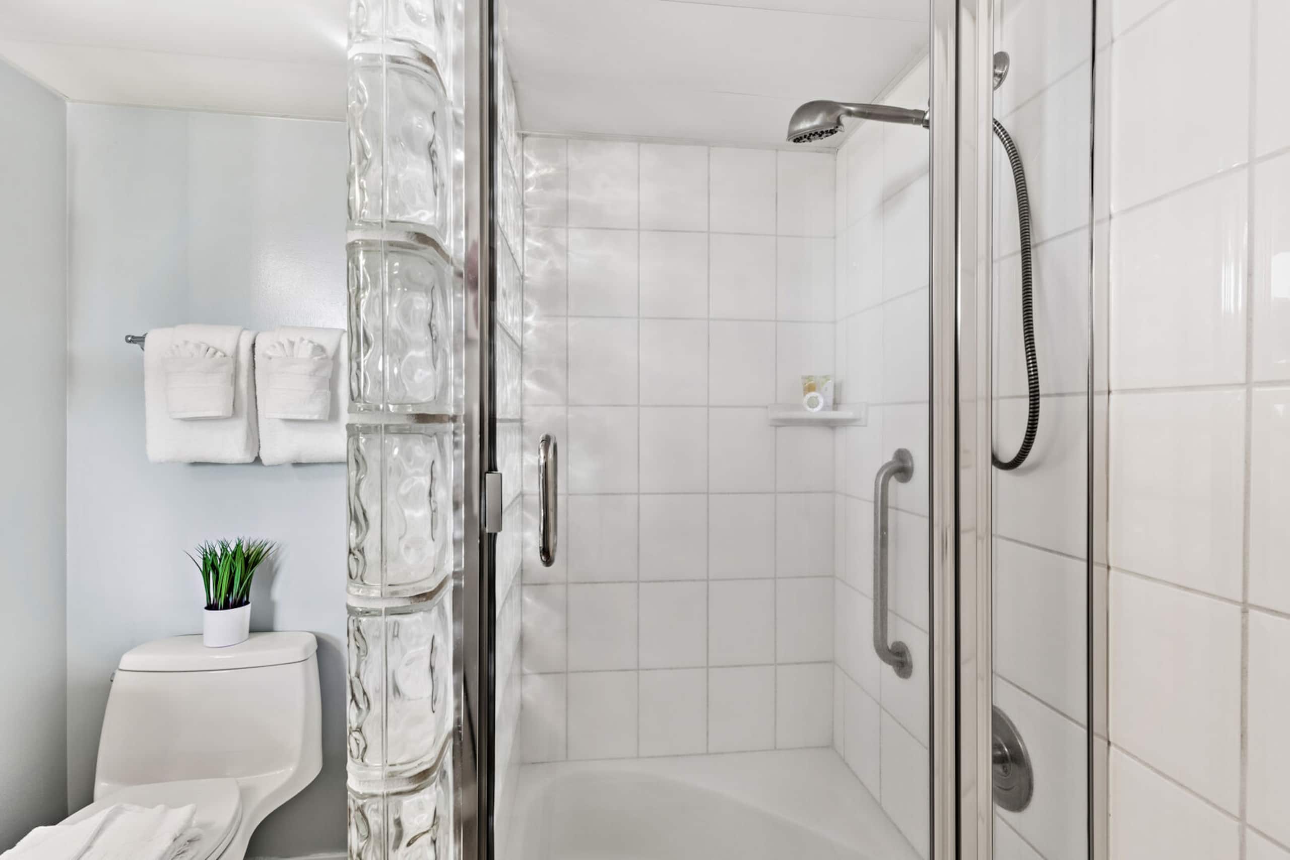 Condo in Lahaina · ★5.0 · 1 bedroom · 2 beds · 1 private bath - Image 21