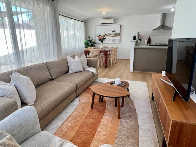 Stylish Armadale Getaway gallery image 3