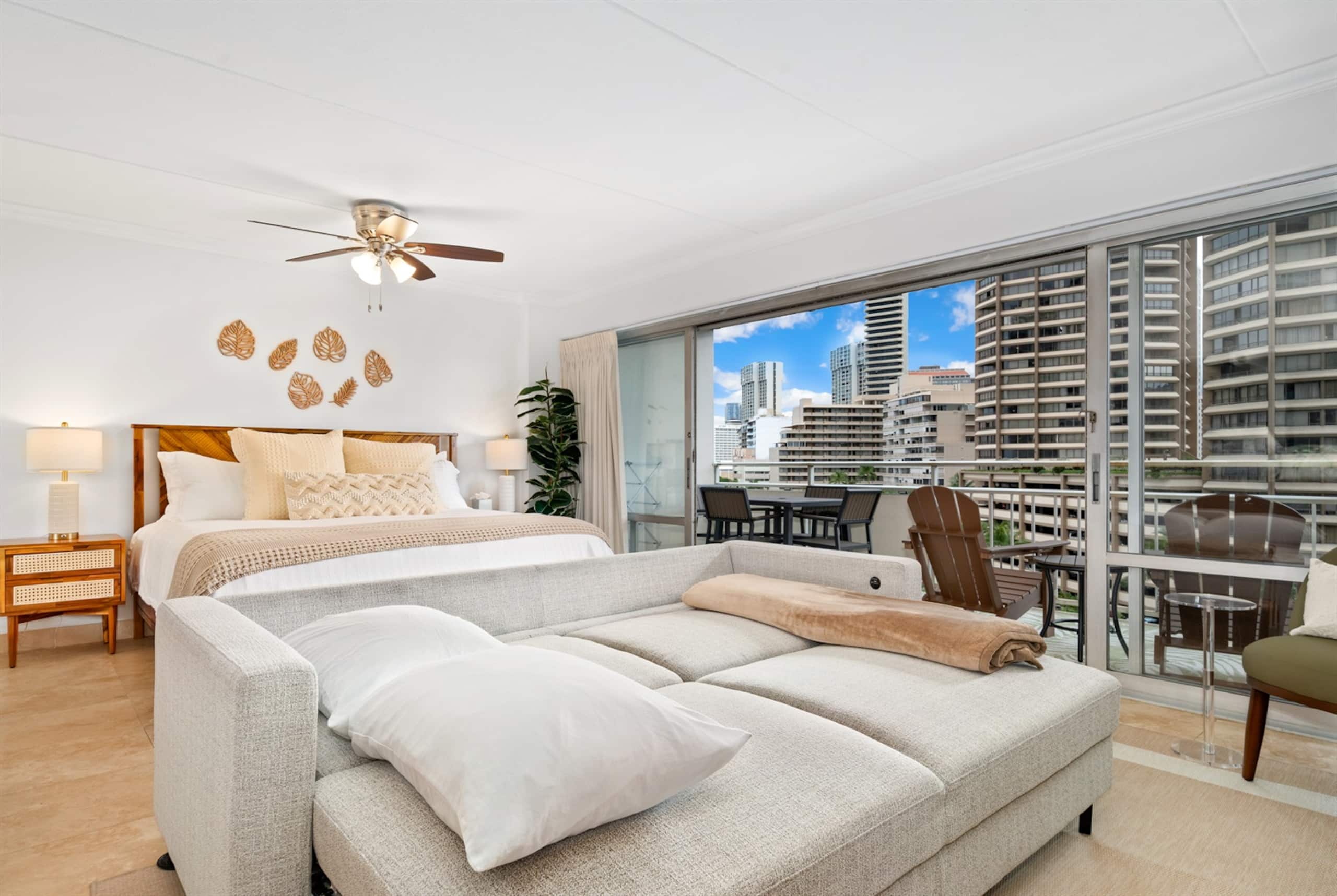 Condo in Honolulu · ★5.0 · 1 bedroom · 2 beds · 1 private bath - Image 2