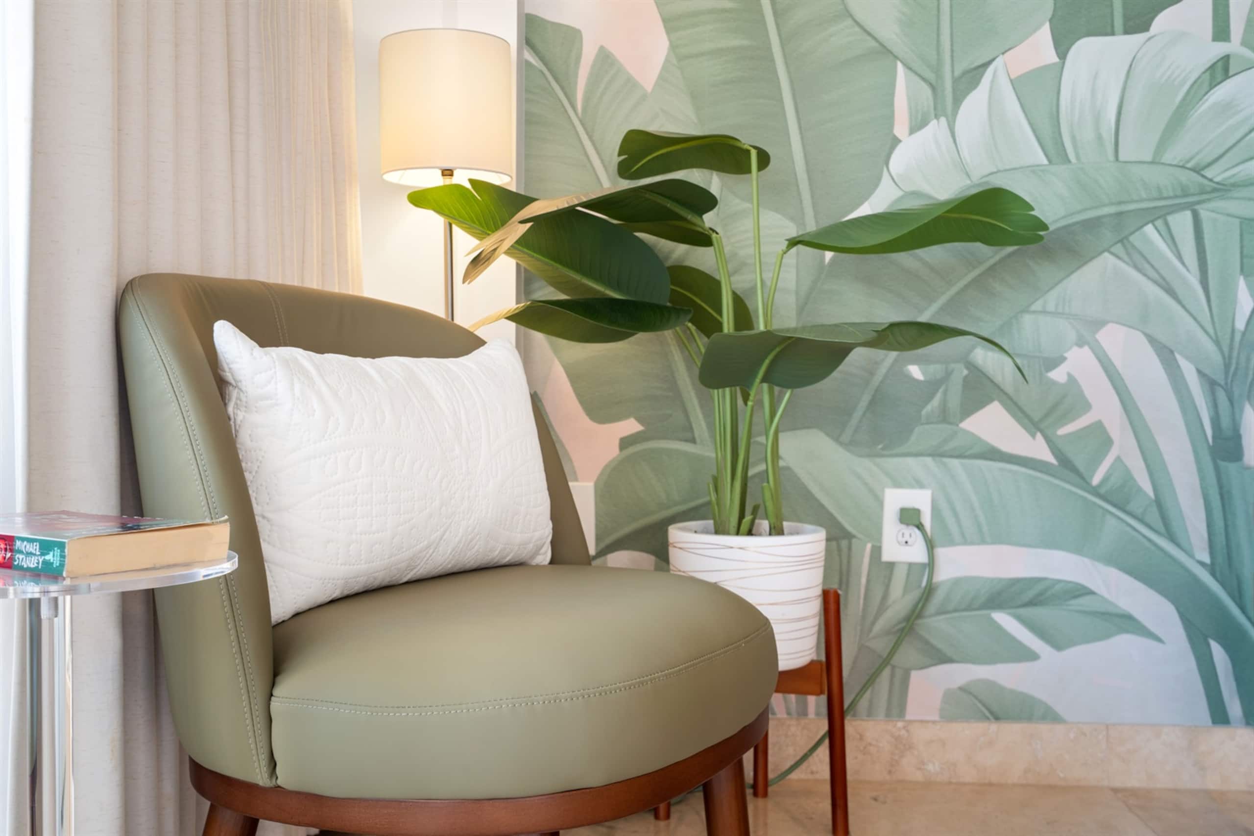 Condo in Honolulu · ★5.0 · 1 bedroom · 2 beds · 1 private bath - Image 4