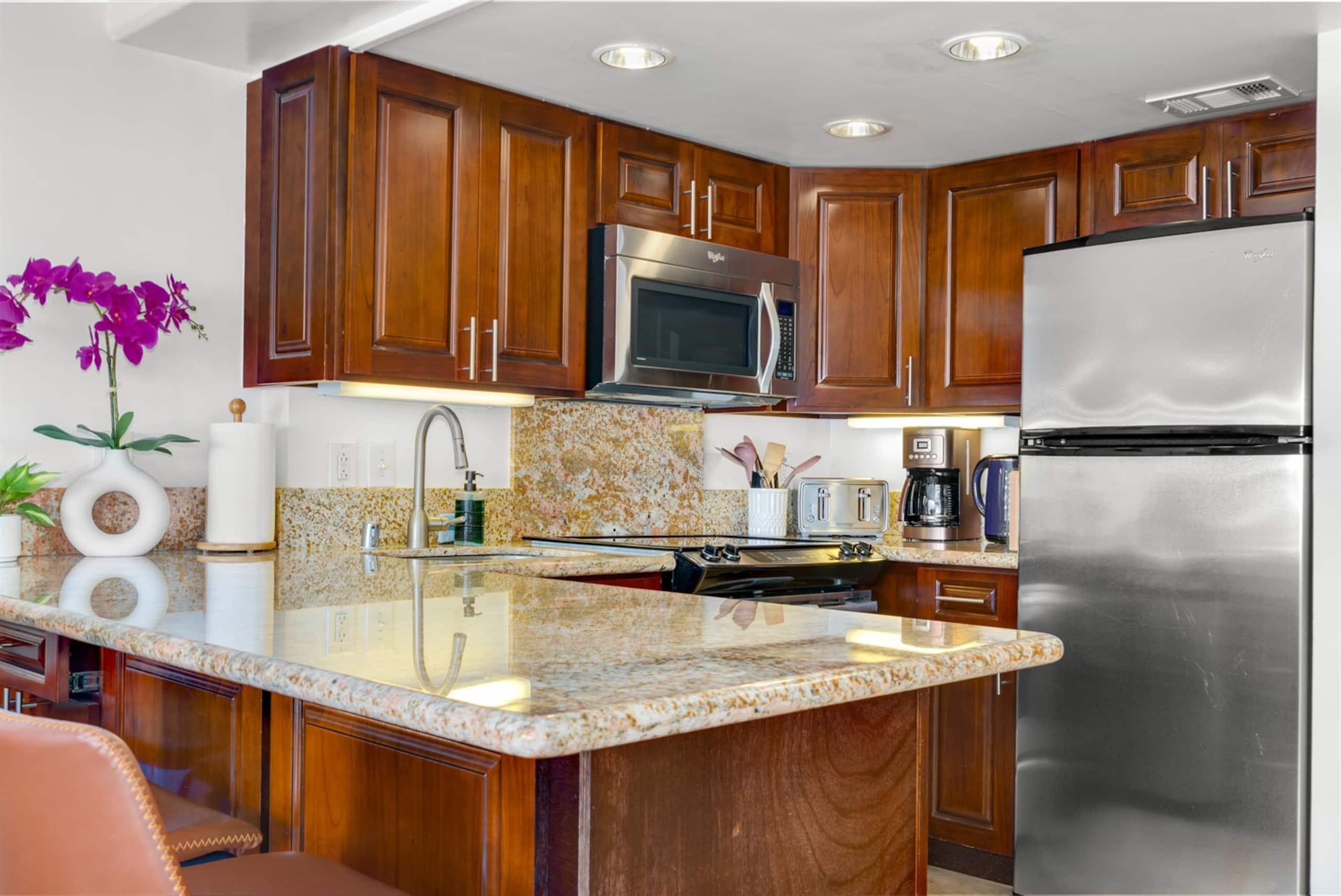 Condo in Honolulu · ★5.0 · 1 bedroom · 2 beds · 1 private bath - Image 5
