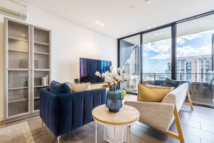 RARE 4BR Dual Apartment Escape Near Shrine & CBD gallery image 4