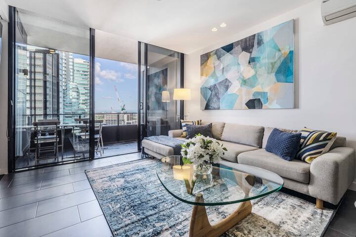 RARE 4BR Dual Apartment Escape Near Shrine & CBD gallery image 3