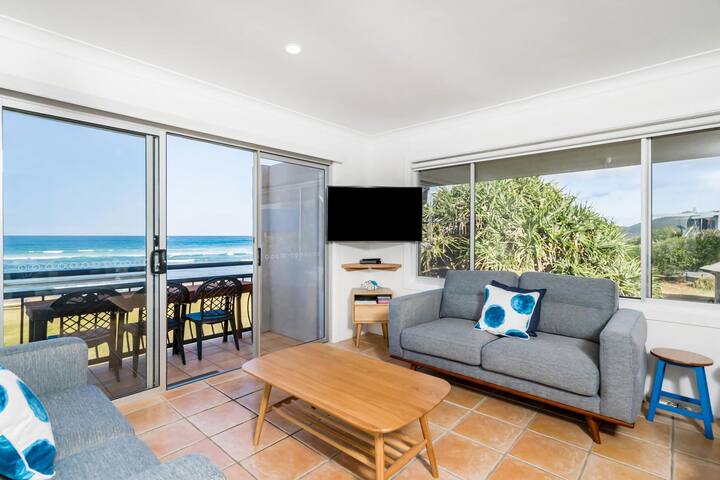 Absolute Beachfront Apartment 4t - Lennox Head
