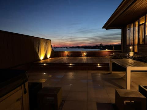 Great house Penthouse with Jacuzzi and Sauna Veluwemeer