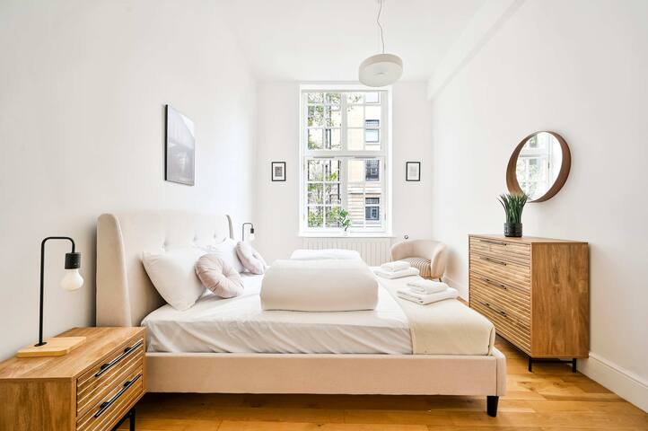 Magnificent 2 Bed Fitzrovia Apartment gallery image 3