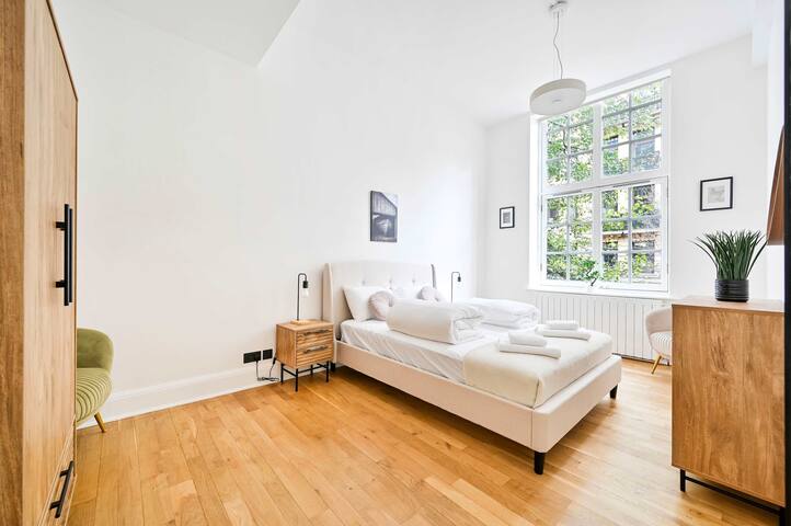 Magnificent 2 Bed Fitzrovia Apartment gallery image 2