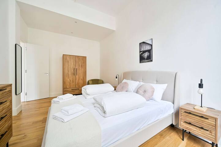 Magnificent 2 Bed Fitzrovia Apartment gallery image 4