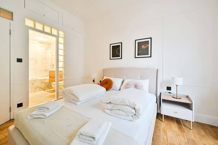 Stunning 3 Bed Central London Apartment gallery image 3