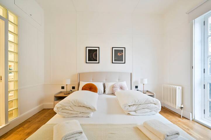 Stunning 3 Bed Central London Apartment gallery image 4