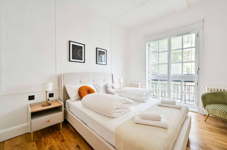 Stunning 3 Bed Central London Apartment gallery image 2