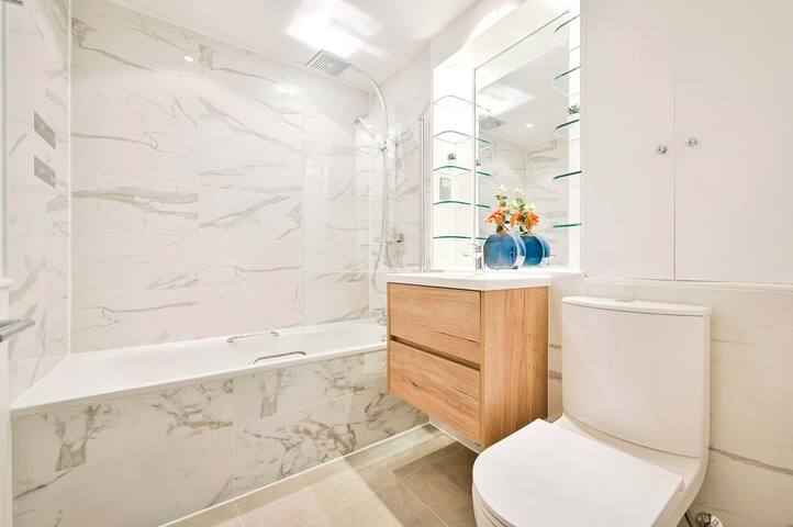 Stunning 3 Bed Central London Apartment gallery image 5