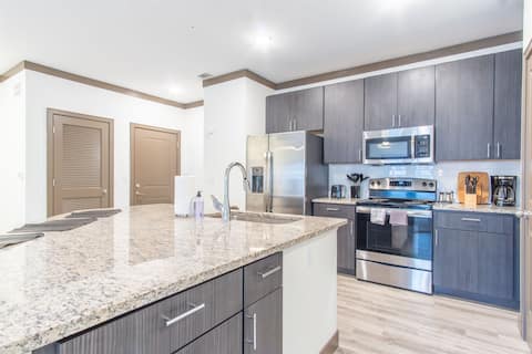 Boulevard Stays Charming 2BR Retreat Pool, Parking