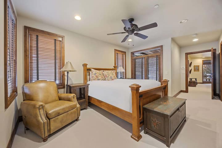 غرفة النوم رقم 4: سرير حجم وسط، حمام داخلي، طابق سفلي