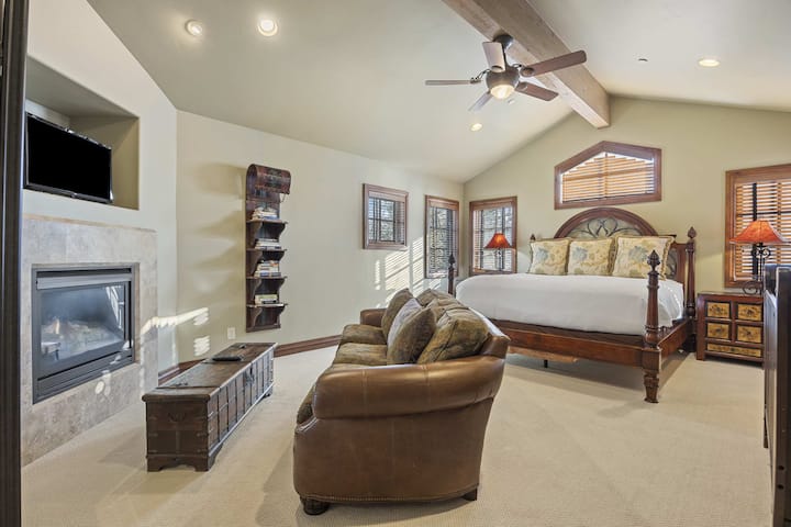 غرفة النوم 2: سرير كبير، سرير أطفال، حمام داخلي، الطابق العلوي