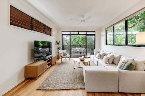 Top performing Airbnb: The Sunshine Beach Luxe Coastal Retreat in Sunshine Beach