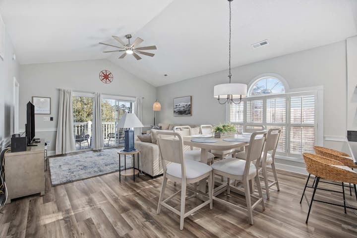 Wild Iris Condo: Cozy Myrtle Beach Retreat - Condominiums for Rent