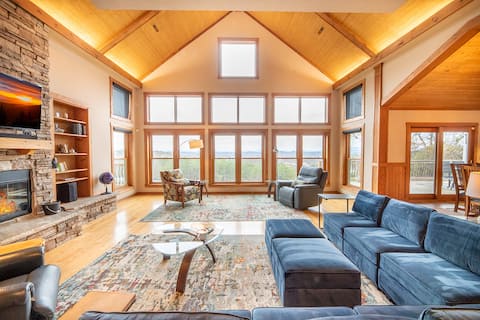 *Charming 4BD+LOFT Lodge! Theater + GAMES!*