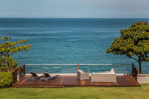 Luxurious Oceanfront Villa+ Infinity Pool