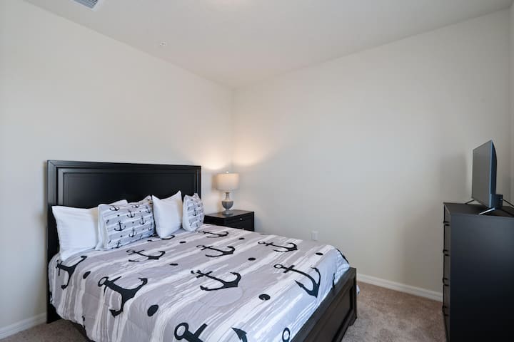 Chumba cha kulala cha Malkia 2 Ghorofa ya chini