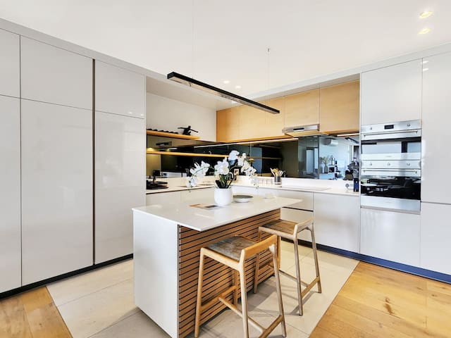 Simple Elegance In The Heart Of Greenpoint W/ Pool gallery image 4