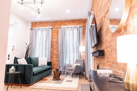 Popular Airbnb listing: 64A: Pet Friendly | Modern Touches | Walk to Bars in Columbus