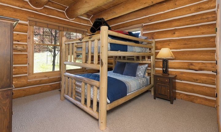 Hlavná spálňa na zadnom poschodí so šatníkom