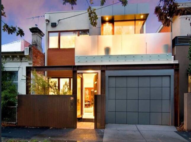 Inner City Pad, Pet friendly, Parking, Close 2 MCG gallery image 2