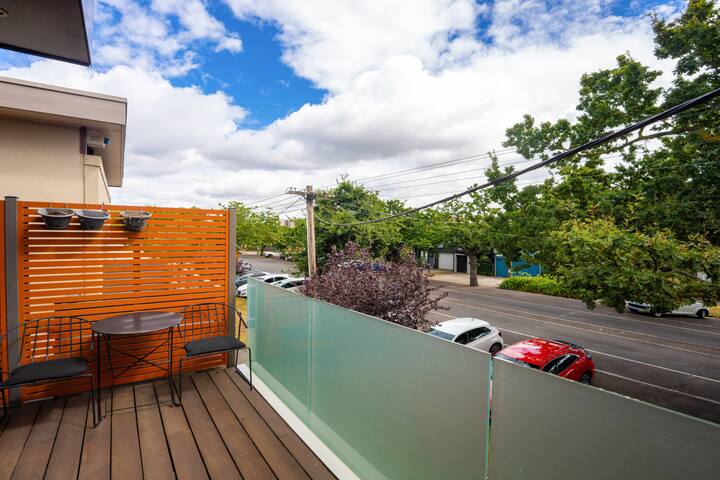 Inner City Pad, Pet friendly, Parking, Close 2 MCG gallery image 5