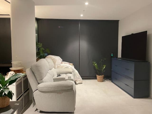 The Urban Canvas – Artistic 2BR in the City