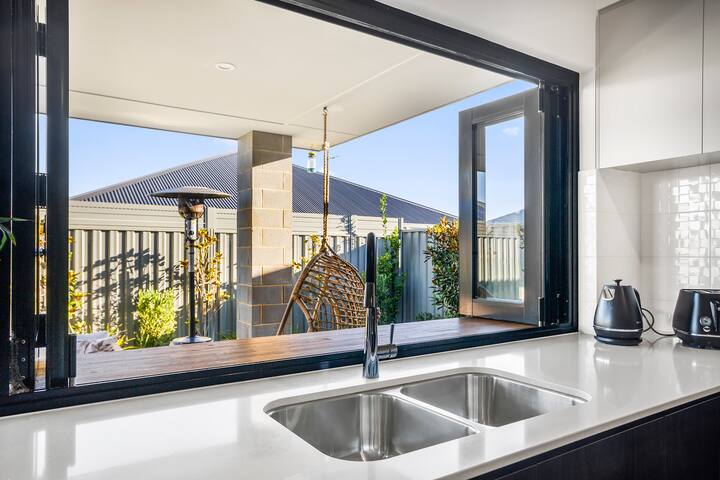 Amberton Beach’s Little Paradise by Swan BnB