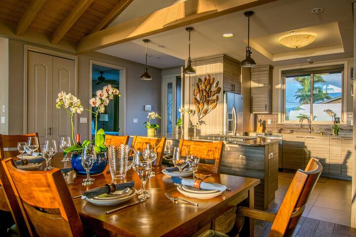 Stunning Ocean Front Home with Grand Lanai gallery image 2