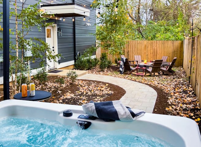 Stay @”The Nash” East Nashville: Rooftop & Hot Tub