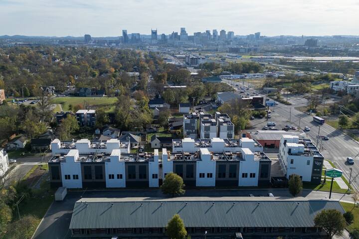 Chloe & Crosby at The Lucy – Dual Townhomes + Hot gallery image 5