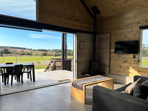 Boutique Barn: Views, Pool in a Gated Community