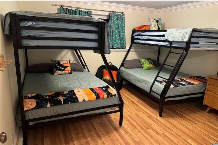 Habitación Space Kitty 2 juegos de literas dobles sobre completas