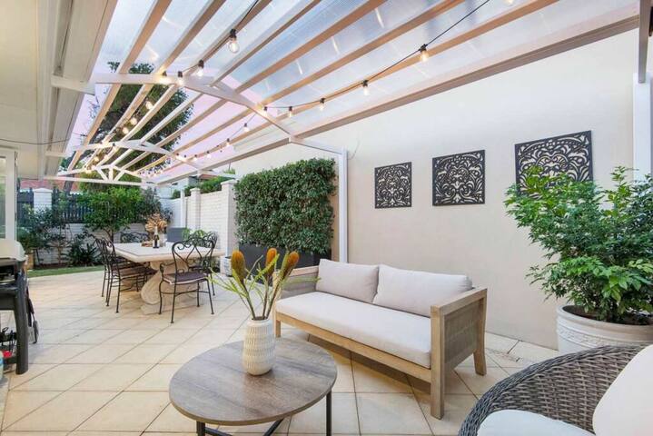 Coastal Retreat Modern Home in Scarborough