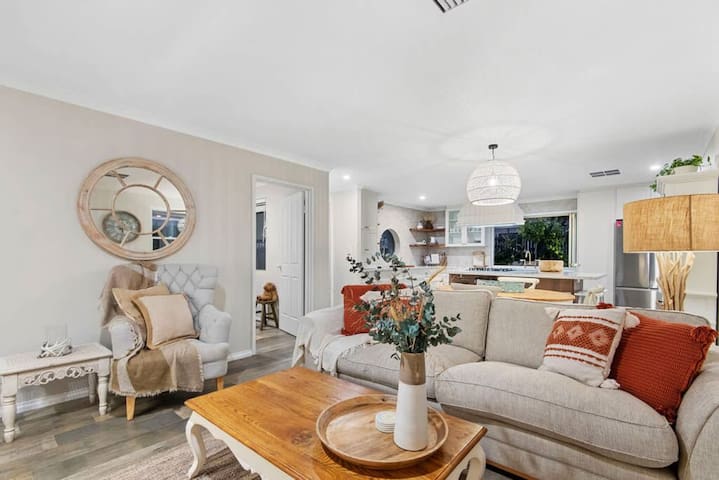 Coastal Retreat Modern Home in Scarborough gallery image 4