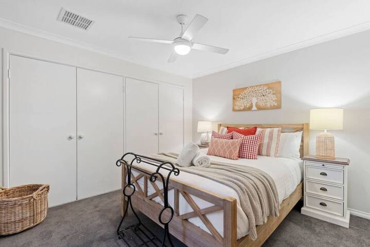 Coastal Retreat Modern Home in Scarborough gallery image 5