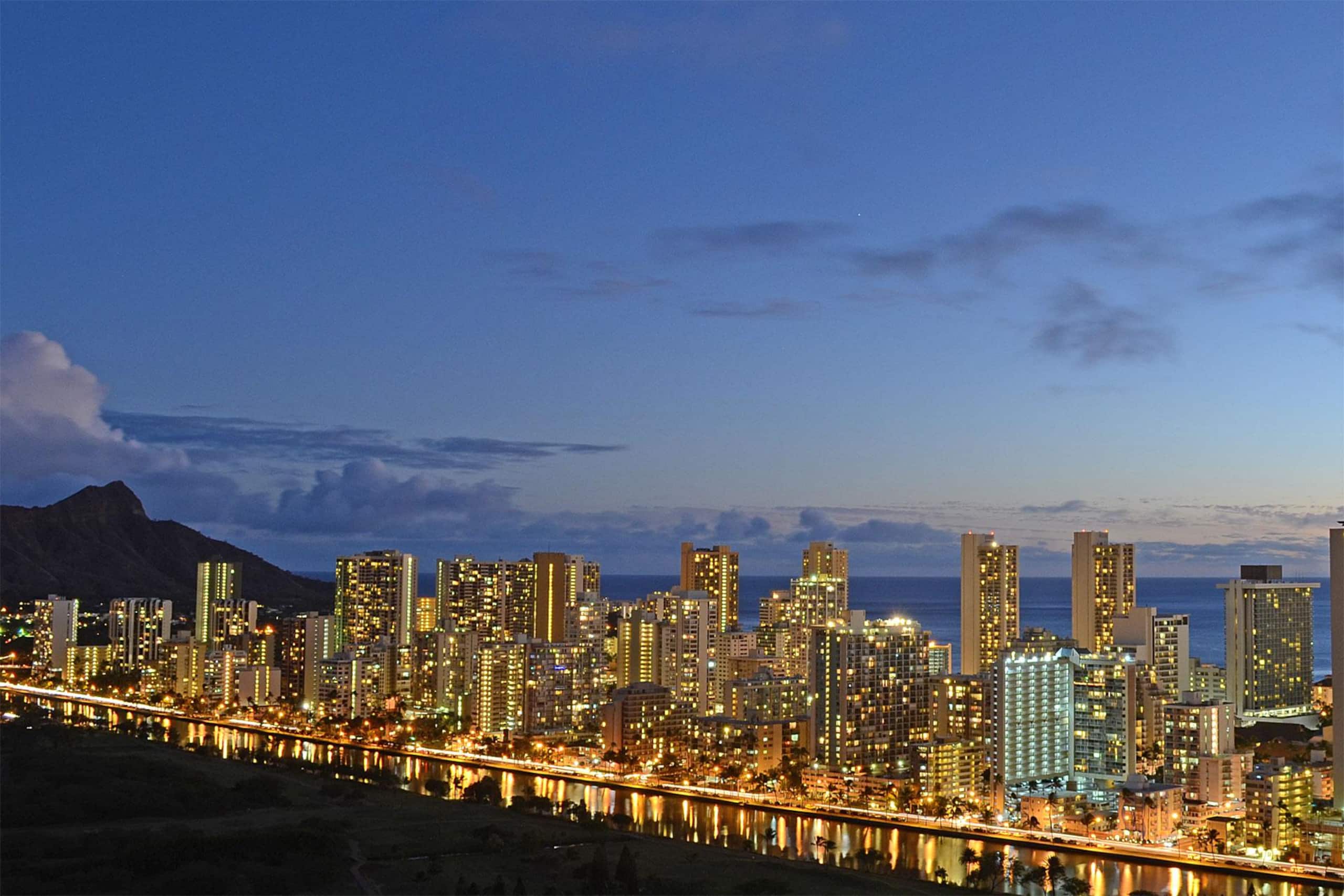 Condo in Honolulu · ★4.85 · 2 bedrooms · 3 beds · 1 bath - Image 53