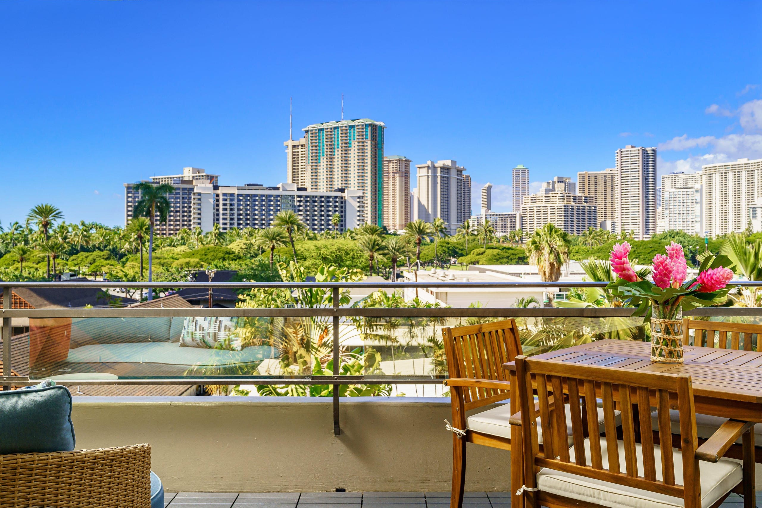 Condo in Honolulu · ★4.85 · 2 bedrooms · 3 beds · 1 bath - Image 28