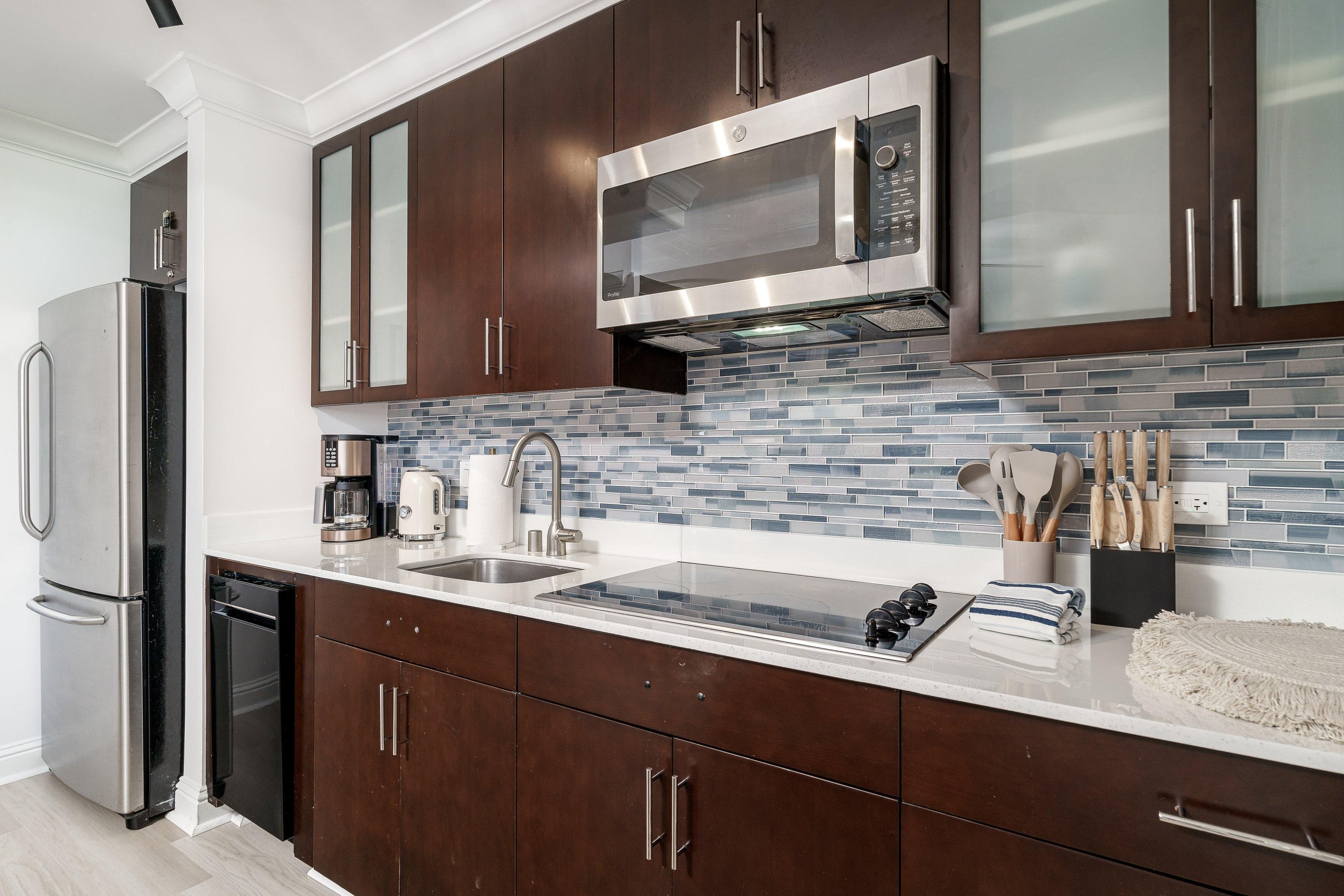 Condo in Honolulu · ★4.85 · 2 bedrooms · 3 beds · 1 bath - Image 7
