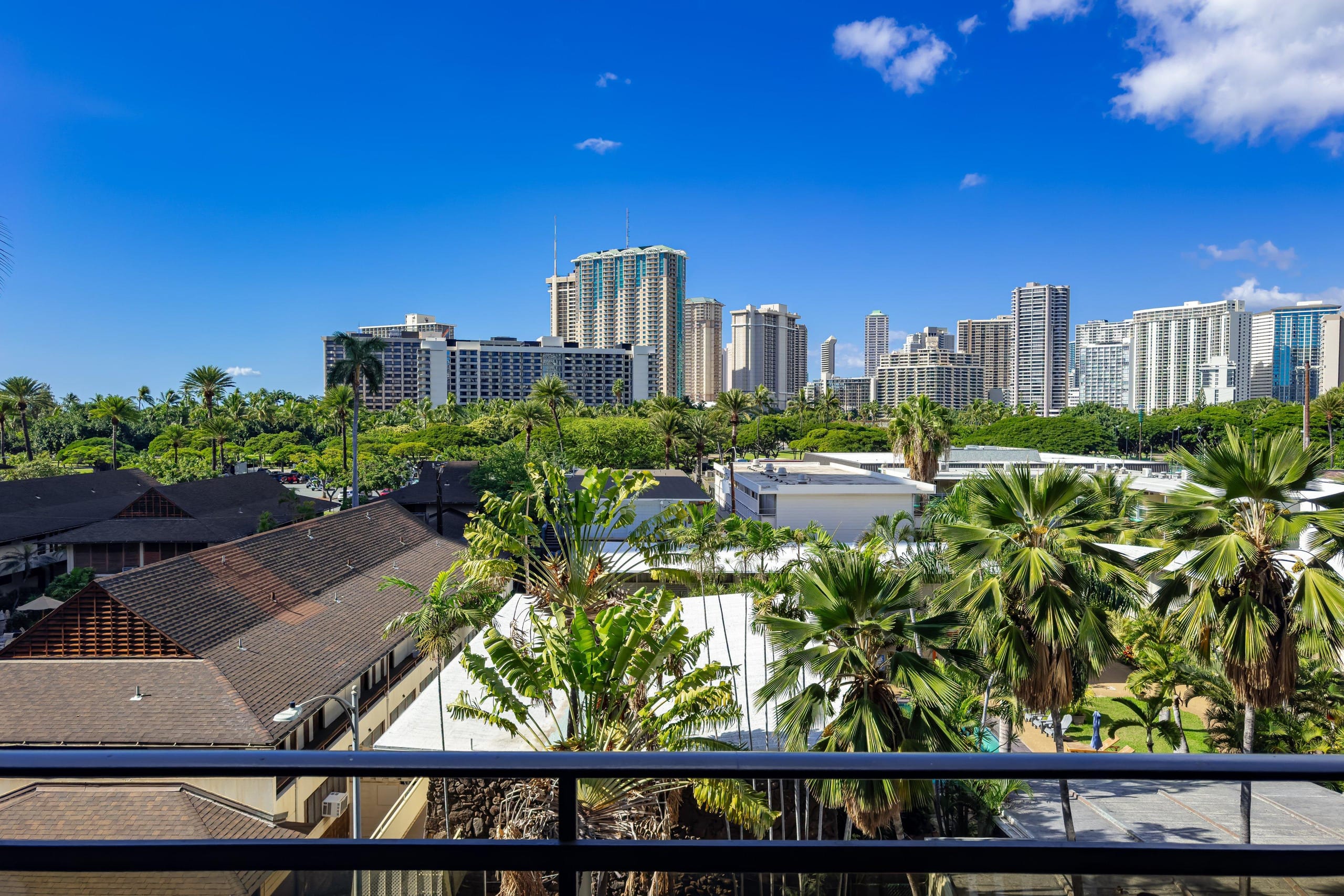 Condo in Honolulu · ★4.85 · 2 bedrooms · 3 beds · 1 bath - Image 26