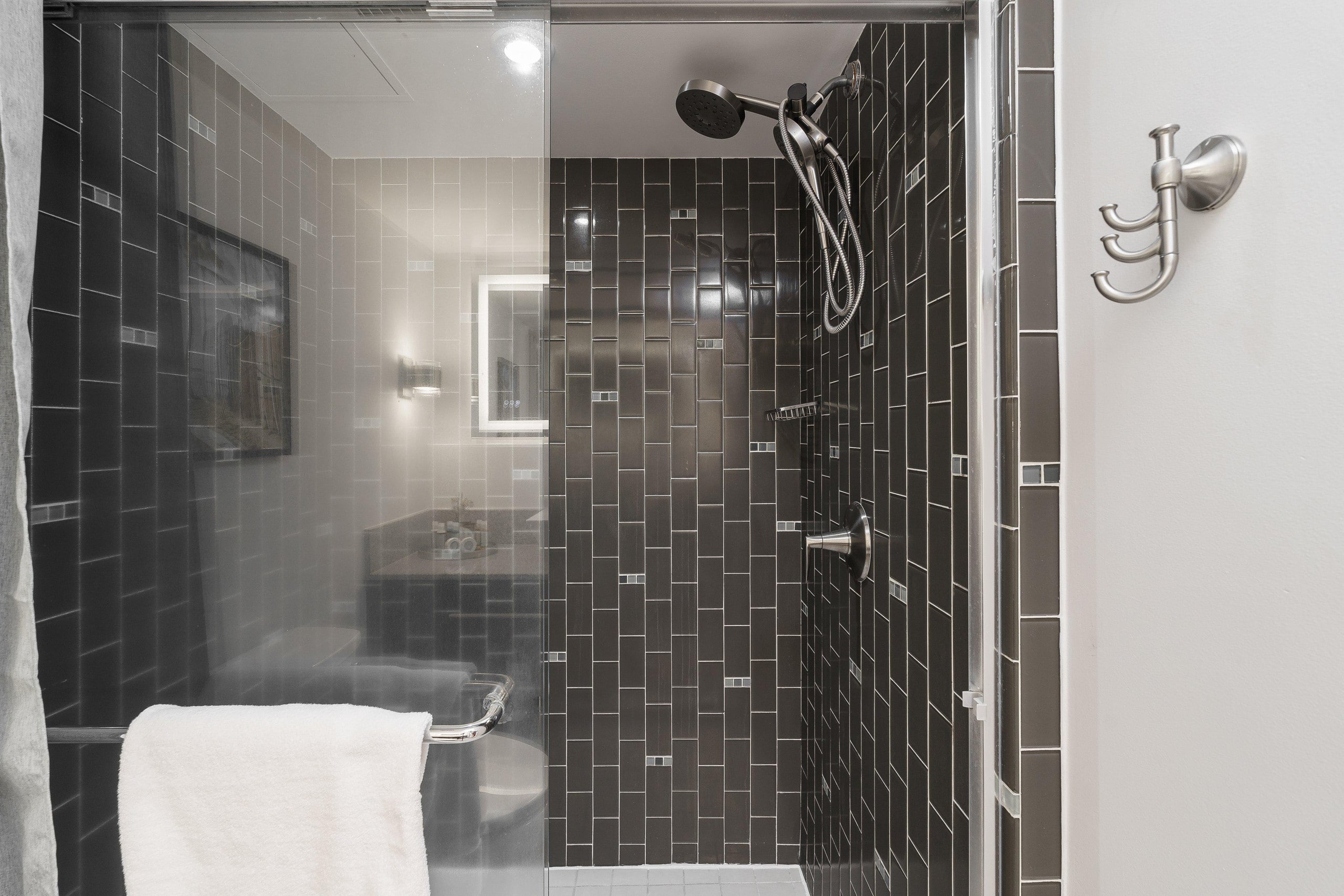 Condo in Honolulu · ★4.85 · 2 bedrooms · 3 beds · 1 bath - Image 21