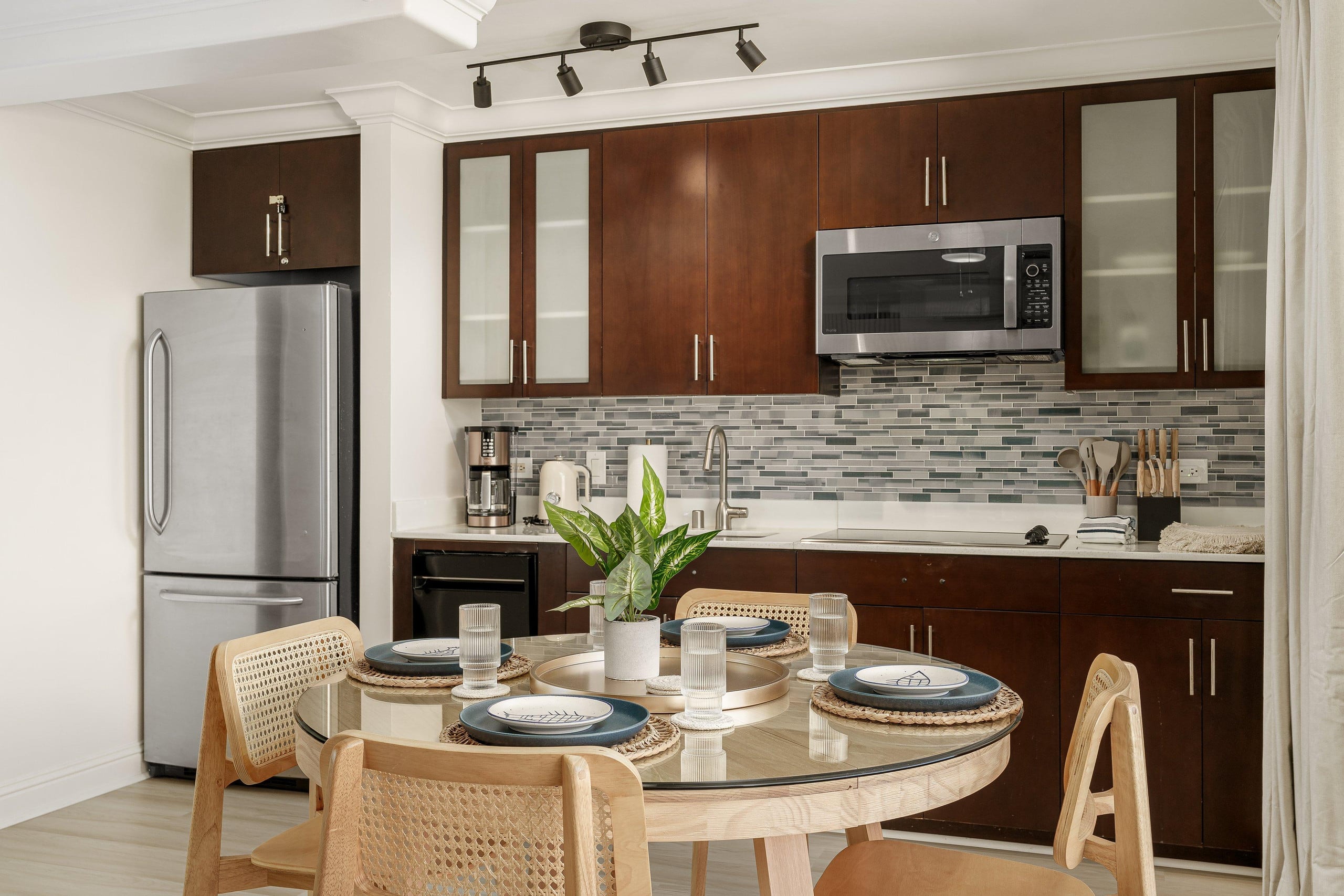 Condo in Honolulu · ★4.85 · 2 bedrooms · 3 beds · 1 bath - Image 14